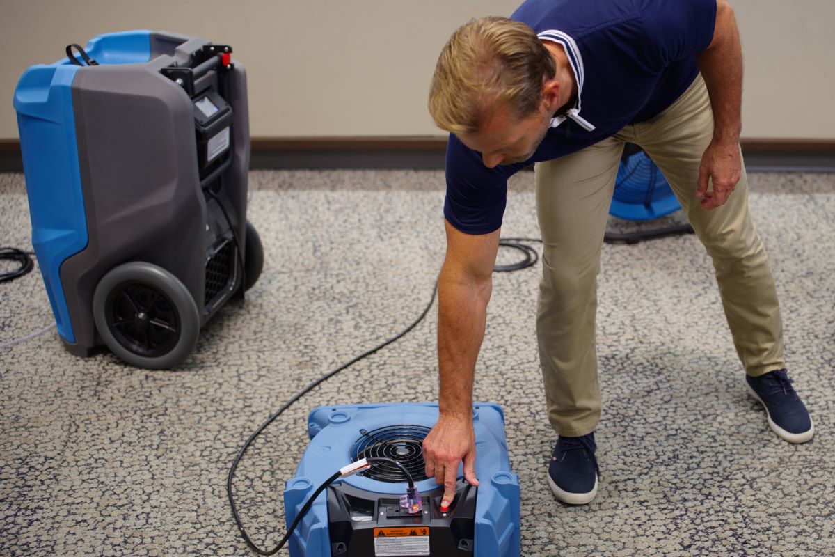 How Dehumidifiers and Airmovers Team Up for Effective Drying