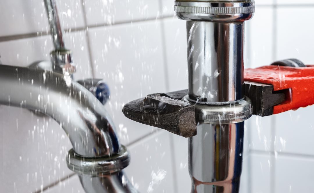 Guide to Floodwater Safety: When Is It Okay to Handle In-House?